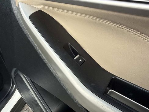 Used 2022 Ford Explorer Limited w/ Equipment Group 301A image 31