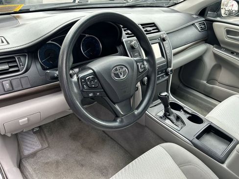 Used 2017 Toyota Camry LE image 10