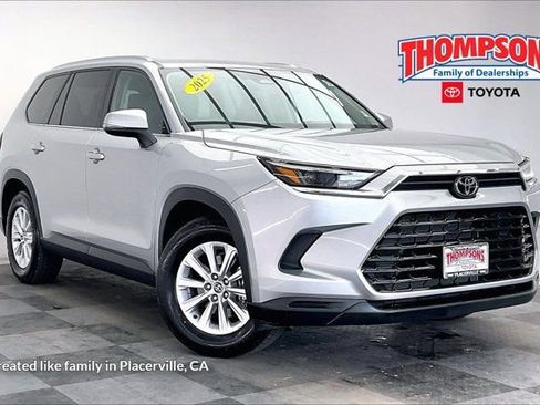 Used 2025 Toyota Grand Highlander AWD image 1