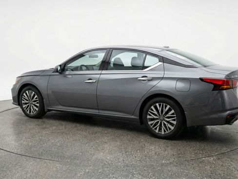 Used 2025 Nissan Altima 2.5 SV image 6