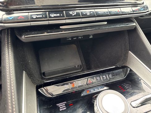 Used 2025 Jeep Wagoneer L Series III w/ Premium Group I image 34