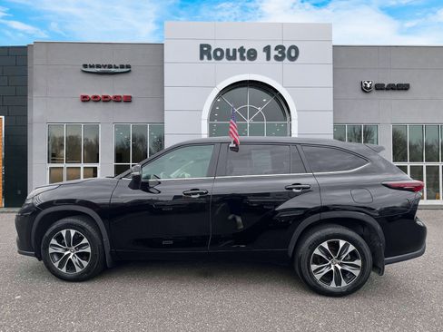 Used 2024 Toyota Highlander XLE image 5