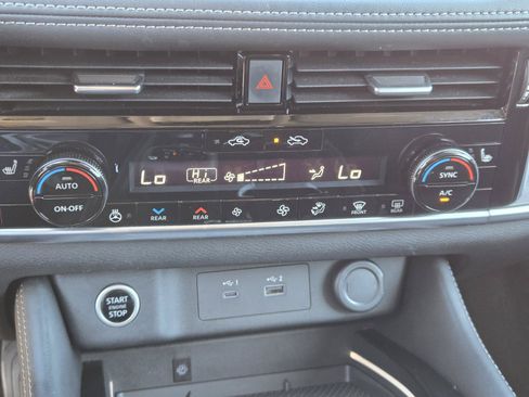 Used 2022 Nissan Rogue Platinum w/ Head-Up Display Package FWD image 10