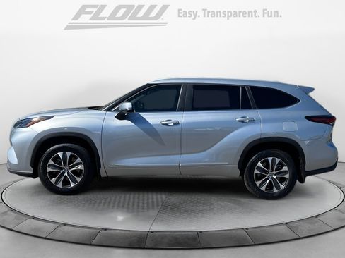 Used 2025 Toyota Highlander XLE AWD/4WD image 5