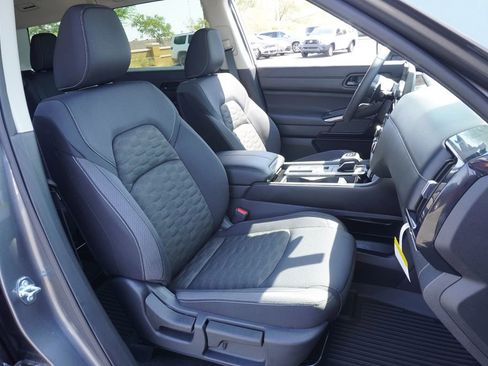 New 2025 Nissan Pathfinder SV image 13