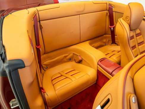 Used 2010 Ferrari California RWD image 23