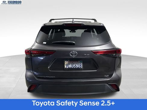 Used 2022 Toyota Highlander XLE FWD image 4