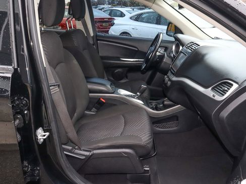 Used 2019 Dodge Journey SE image 25