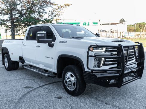 Used 2023 Chevrolet Silverado 3500 High Country w/ Safety Package II image 10