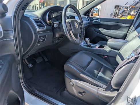 Used 2022 Jeep Grand Cherokee Limited image 11