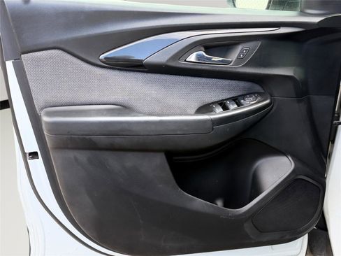 Used 2022 Chevrolet TrailBlazer LT w/ Driver Confidence Package image 24