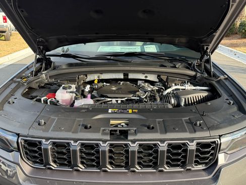 New 2026 Jeep Grand Cherokee L Limited w/ Limited Altitude Package AWD/4WD image 33