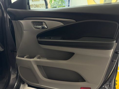 Used 2021 Honda Pilot EX image 33