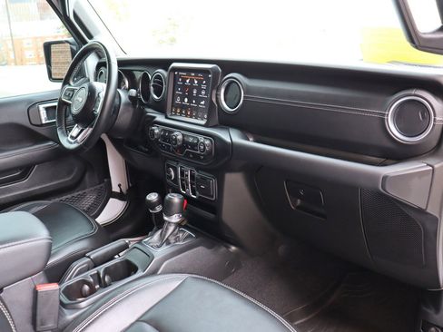 Used 2023 Jeep Wrangler Sahara w/ Cold Weather Group image 21