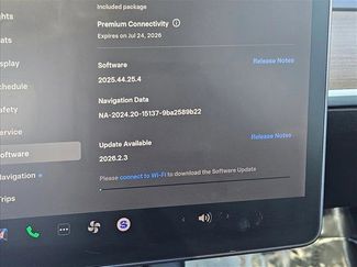 Used 2021 Tesla Model Y Long Range video 2