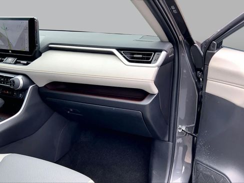 Used 2025 Toyota RAV4 Limited FWD image 19