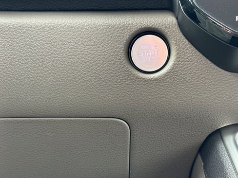 New 2026 Kia Carnival EX image 24