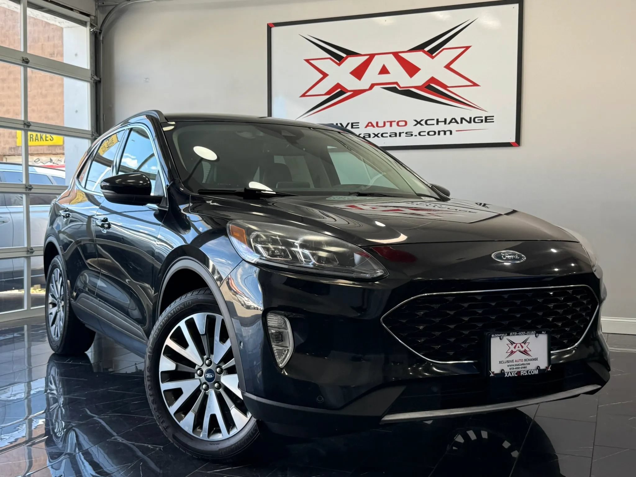 Used 2020 Ford Escape Titanium AWD/4WD image 1