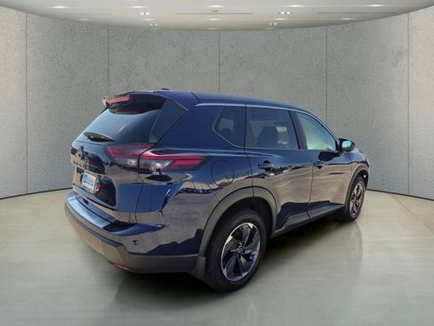 Used 2026 Nissan Rogue SV FWD image 5