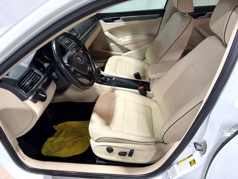 Used 2017 Volkswagen Passat 1.8T R-Line image 23