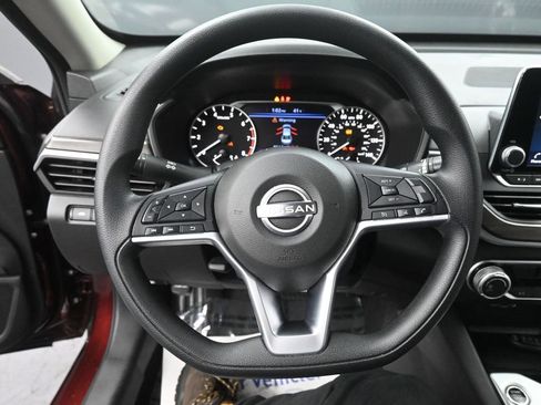 Used 2024 Nissan Altima 2.5 SV image 31