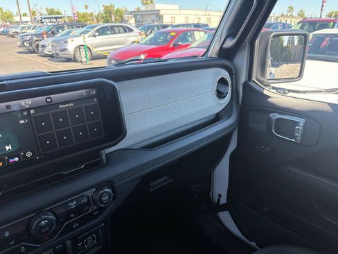 Used 2025 Jeep Wrangler Unlimited Sahara AWD/4WD image 35
