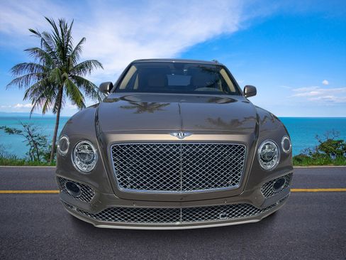 Used 2018 Bentley Bentayga image 32