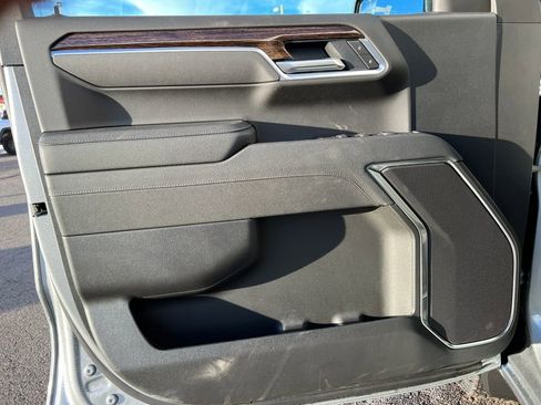 New 2025 GMC Sierra 1500 Elevation image 18