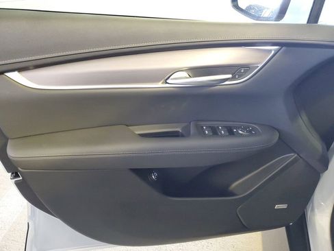 New 2025 Cadillac XT5 Luxury image 14