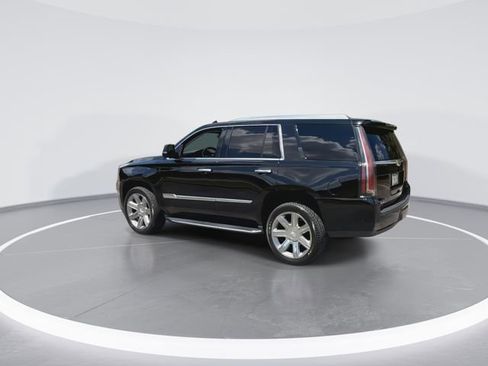 Used 2018 Cadillac Escalade Luxury AWD/4WD image 7