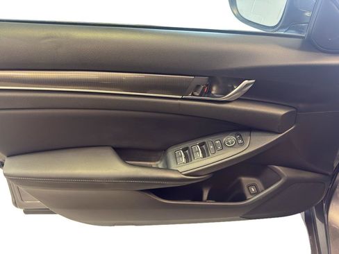 Used 2018 Honda Accord Sport image 14
