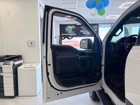 Used 2019 Ford F150 XLT w/ Equipment Group 302A Luxury AWD/4WD image 34