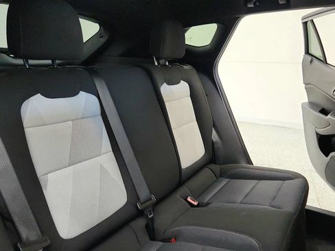 Used 2024 Chevrolet Trax RS w/ Sunroof Package FWD image 31