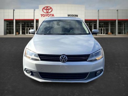Used 2011 Volkswagen Jetta SEL image 2