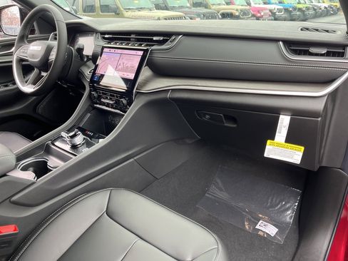 New 2025 Jeep Grand Cherokee L Limited image 39