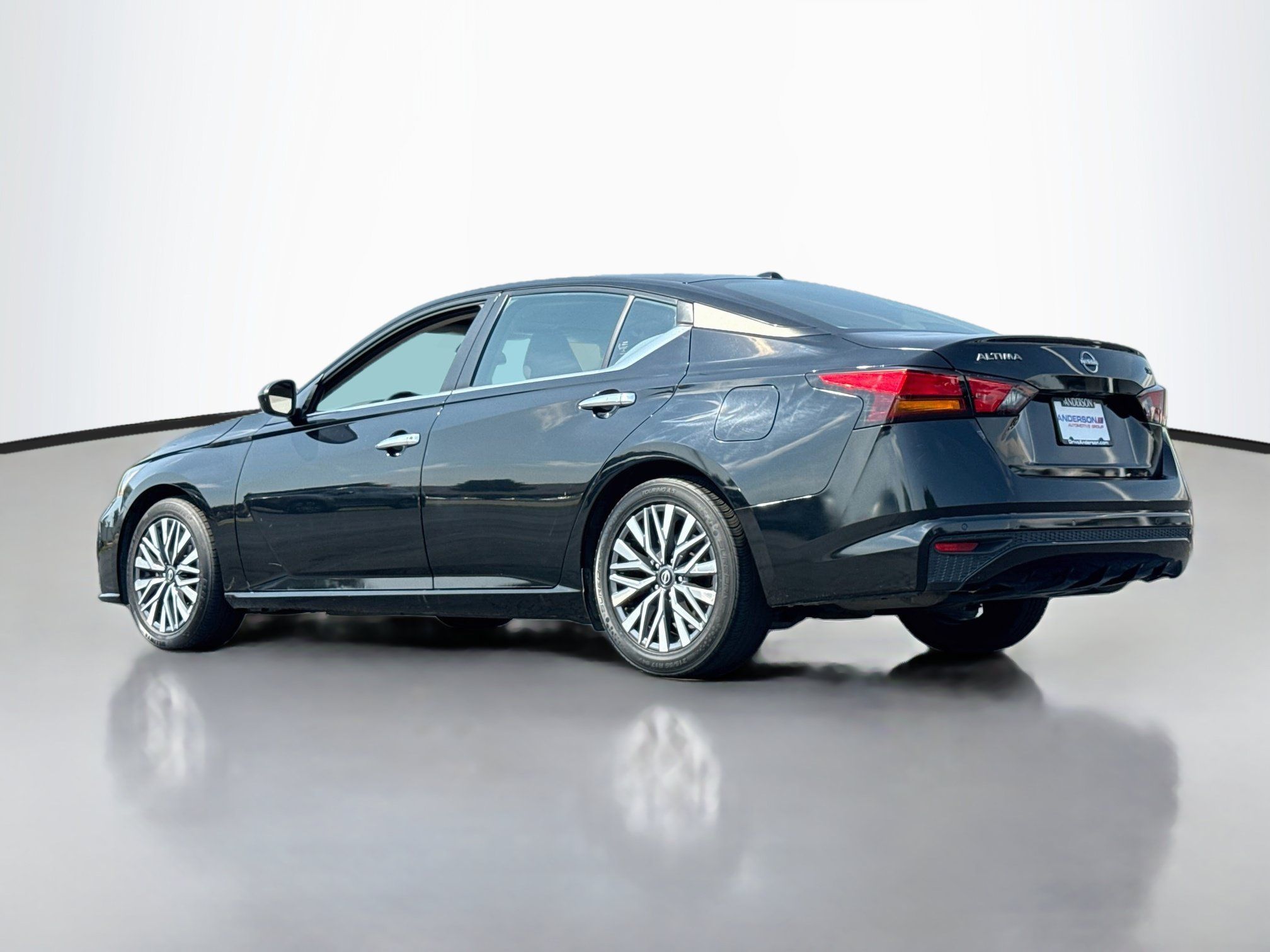 Used 2023 Nissan Altima 2.5 SV FWD image 5