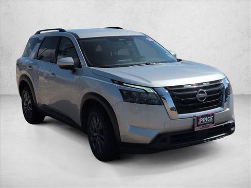 Used 2025 Nissan Pathfinder SV AWD/4WD image 3