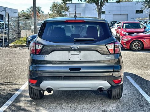 Used 2017 Ford Escape SE image 5