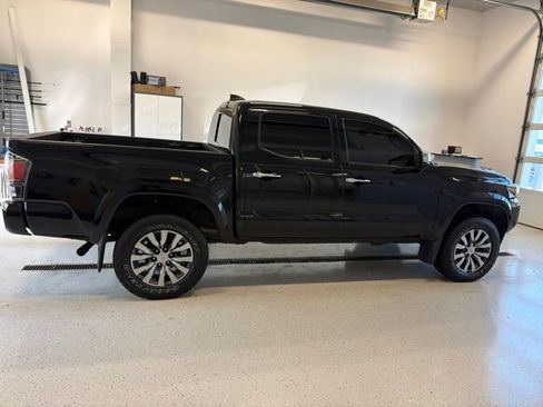 Used 2021 Toyota Tacoma Limited AWD/4WD image 9