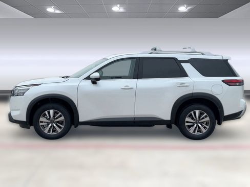 New 2025 Nissan Pathfinder SL w/ Black Appearance Package image 2