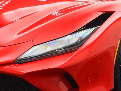 Used 2021 Ferrari F8 Tributo image 28