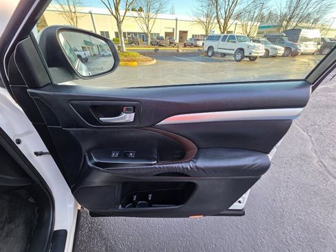 Used 2014 Toyota Highlander XLE image 50