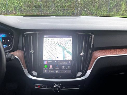 Certified 2025 Volvo V60 B5 Cross Country Plus AWD/4WD image 41