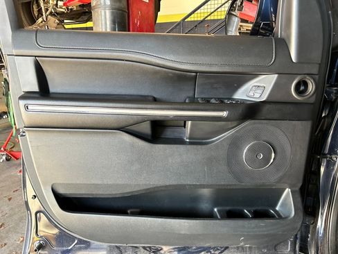 Certified 2021 Ford Expedition XLT image 9