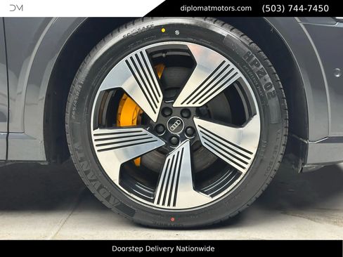 Used 2022 Audi e-tron Premium Plus w/ Premium Plus Package image 42