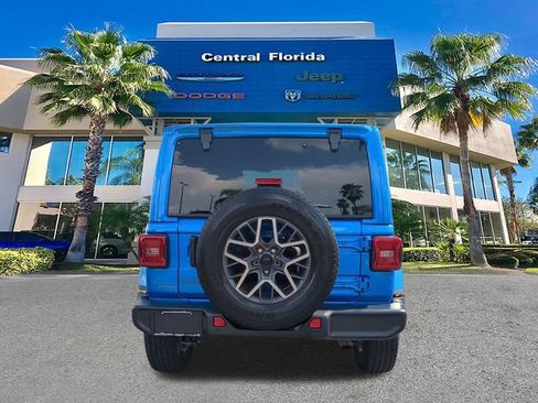 Used 2025 Jeep Wrangler Unlimited Sahara w/ Safety Group AWD/4WD image 6
