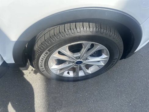 Used 2017 Ford Escape SE image 11