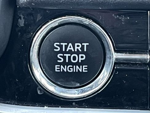 Used 2023 Mitsubishi Outlander SE image 20