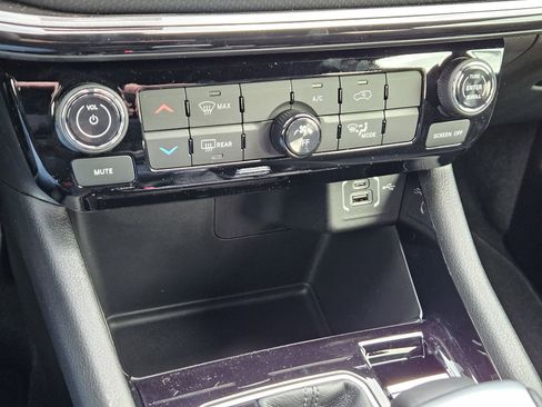 New 2026 Jeep Compass Latitude image 21