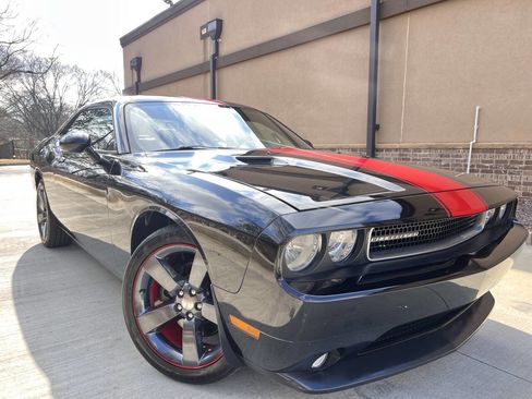Used 2013 Dodge Challenger SXT image 3
